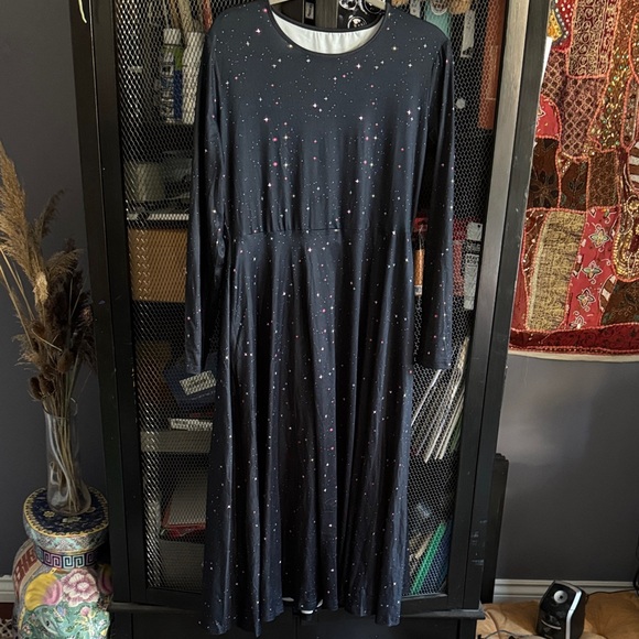 Dresses & Skirts - Elegant Black Starry Dress